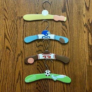 Kids’ wooden hanger set